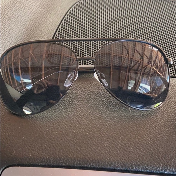 Quay Vivenne oversized aviators